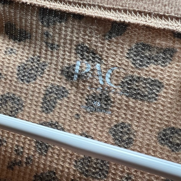 Pacsun cheetah thermal - Picture 3 of 3